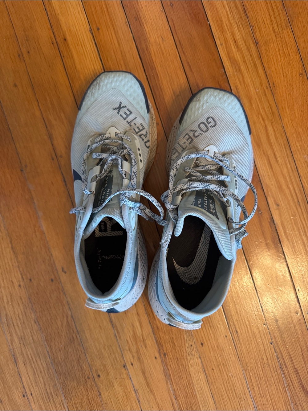 Womens Nike light blue and navy GORE-TEX trail sneakers Size 10.5